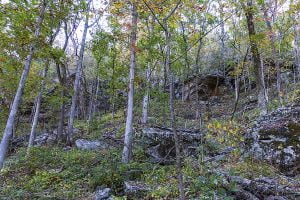 Indian Rockhouse trail