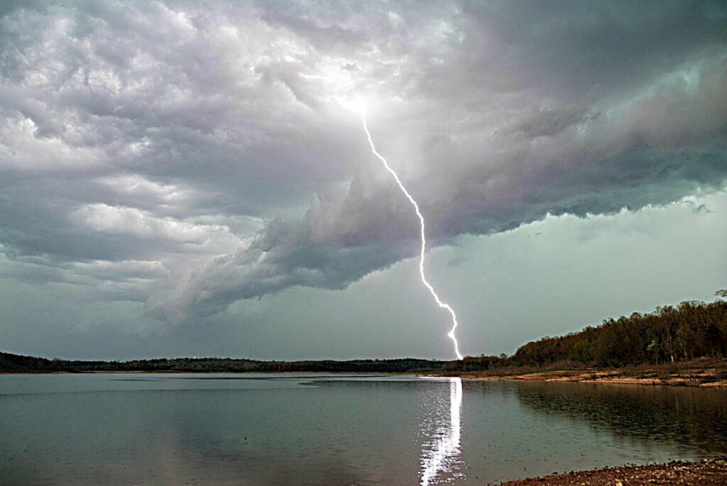 lightning photo over bull shoals lake